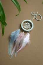 Load image into Gallery viewer, Little dreamcatcher lightness